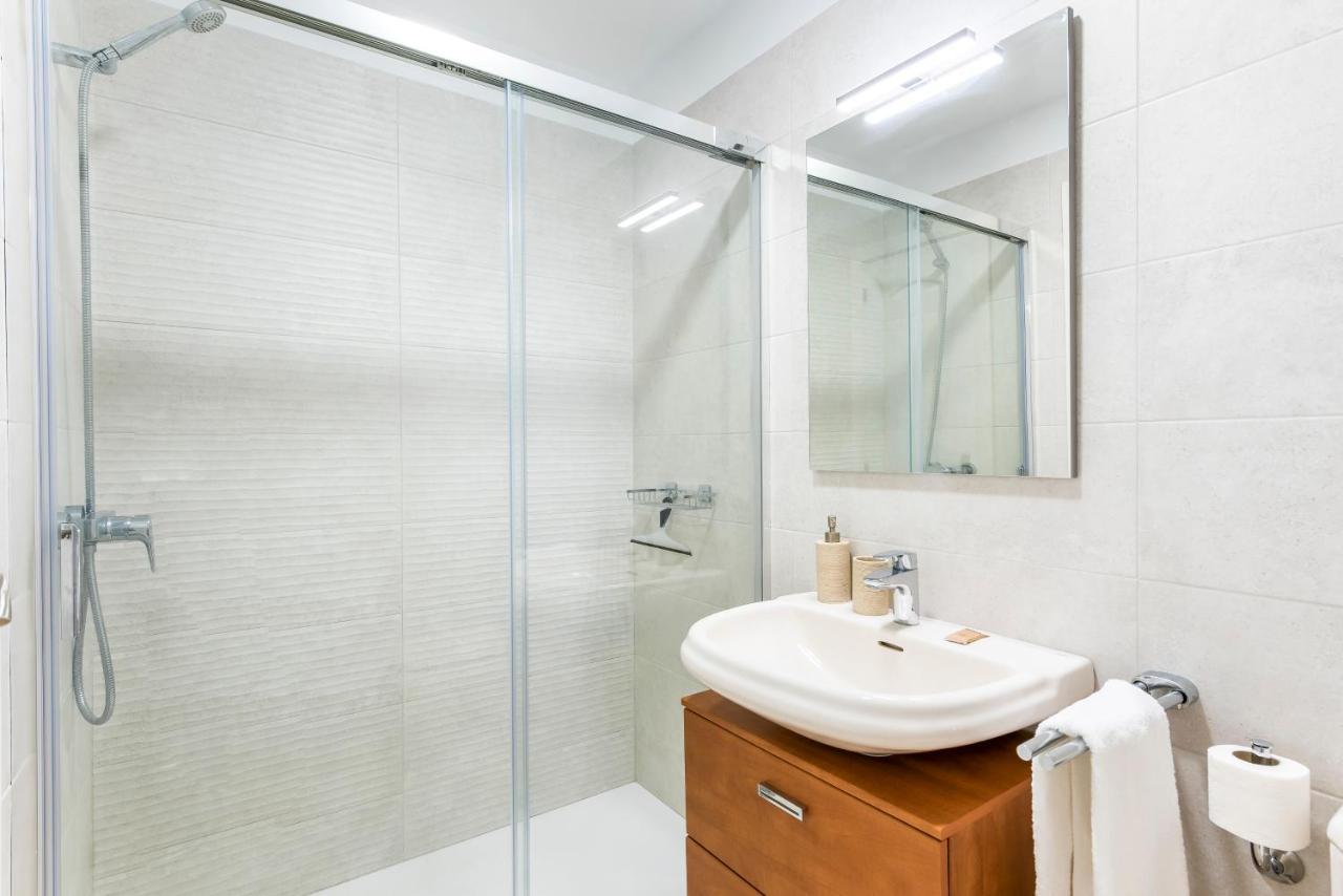 Beachfront Triplex With Swimming Pool & Parking Radazul Екстериор снимка